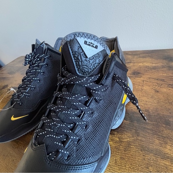 LeBron 19 Low 'Witness' sneakers - Picture 10 of 14